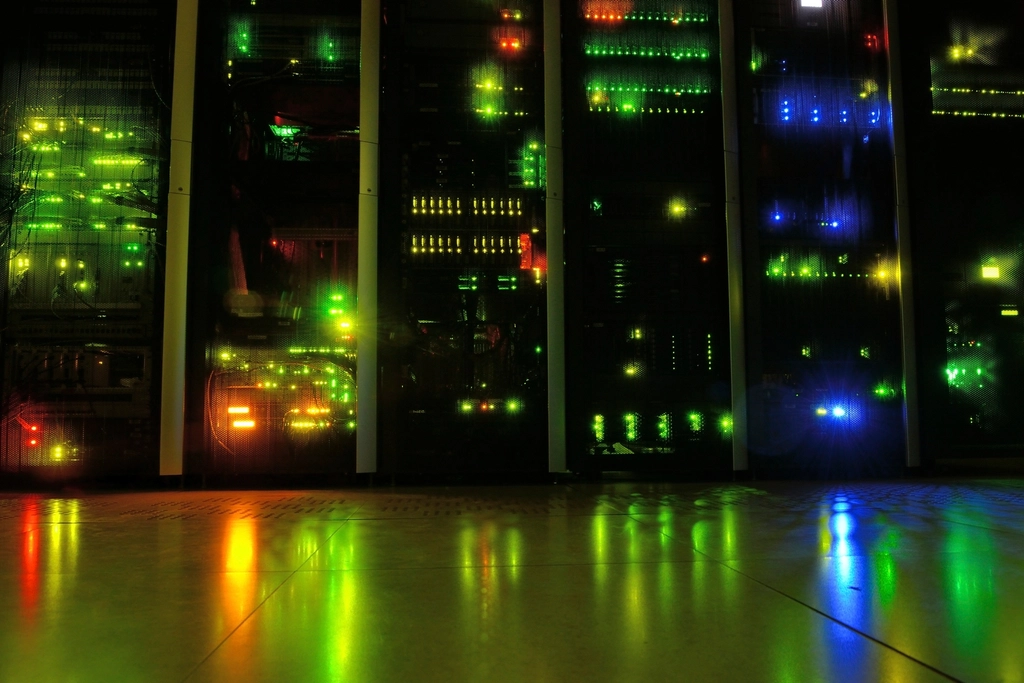 Illustrative image: network cables in a server room, symbolizing the vulnerability risks facing enterprise edge devices and infrastructure.